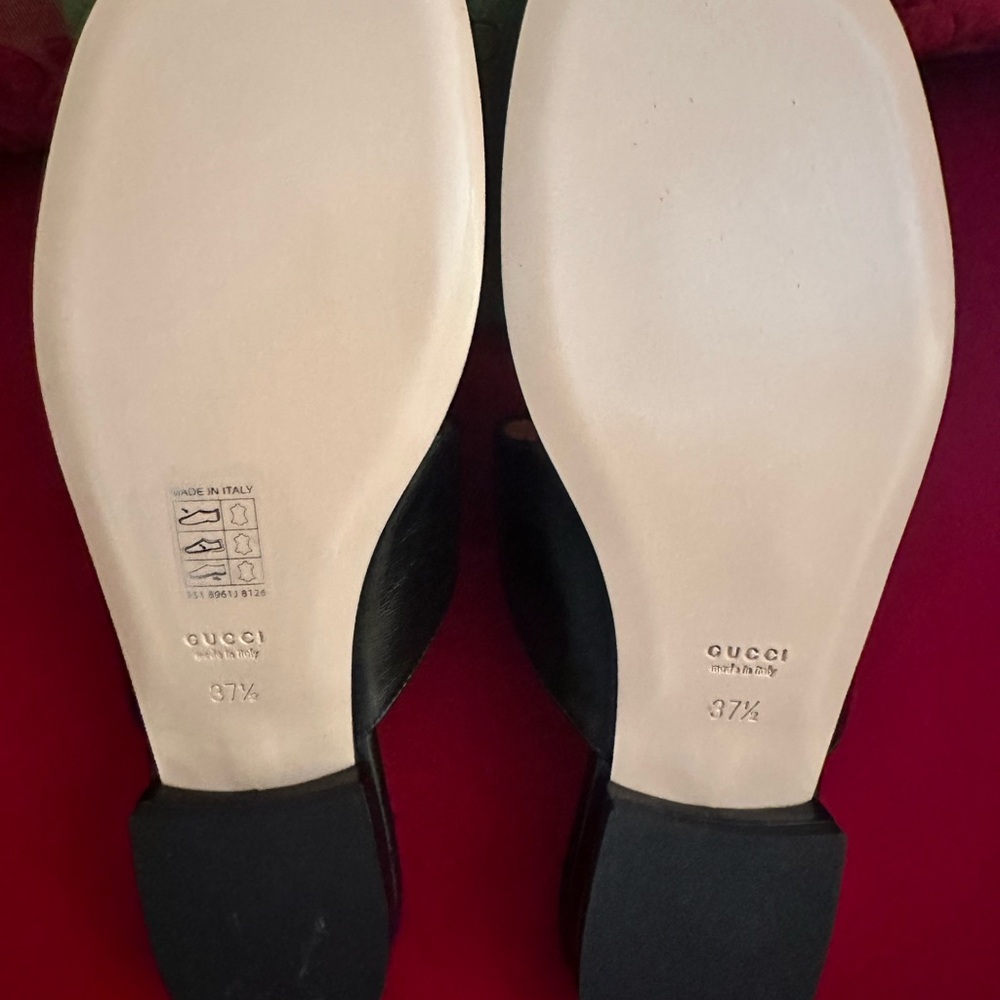 Gucci Black Sandals with Gold Logo - Picture 7 of 10